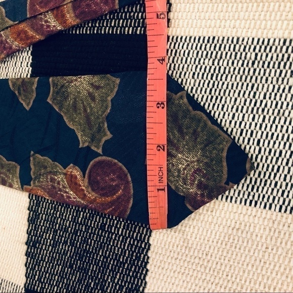 VINTAGE Oscar de la Renta Tie - Picture 5 of 9